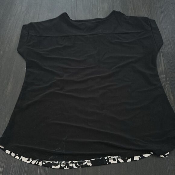 Black and White Patterned Short Sleeve Top - Picture 2 of 4